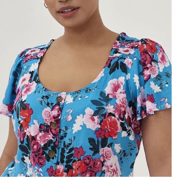 3 for $30 TORRID NWT RAYON SLUB BUTTON-FRONT FLUTTER SLEEVE TOP - Picture 5 of 6